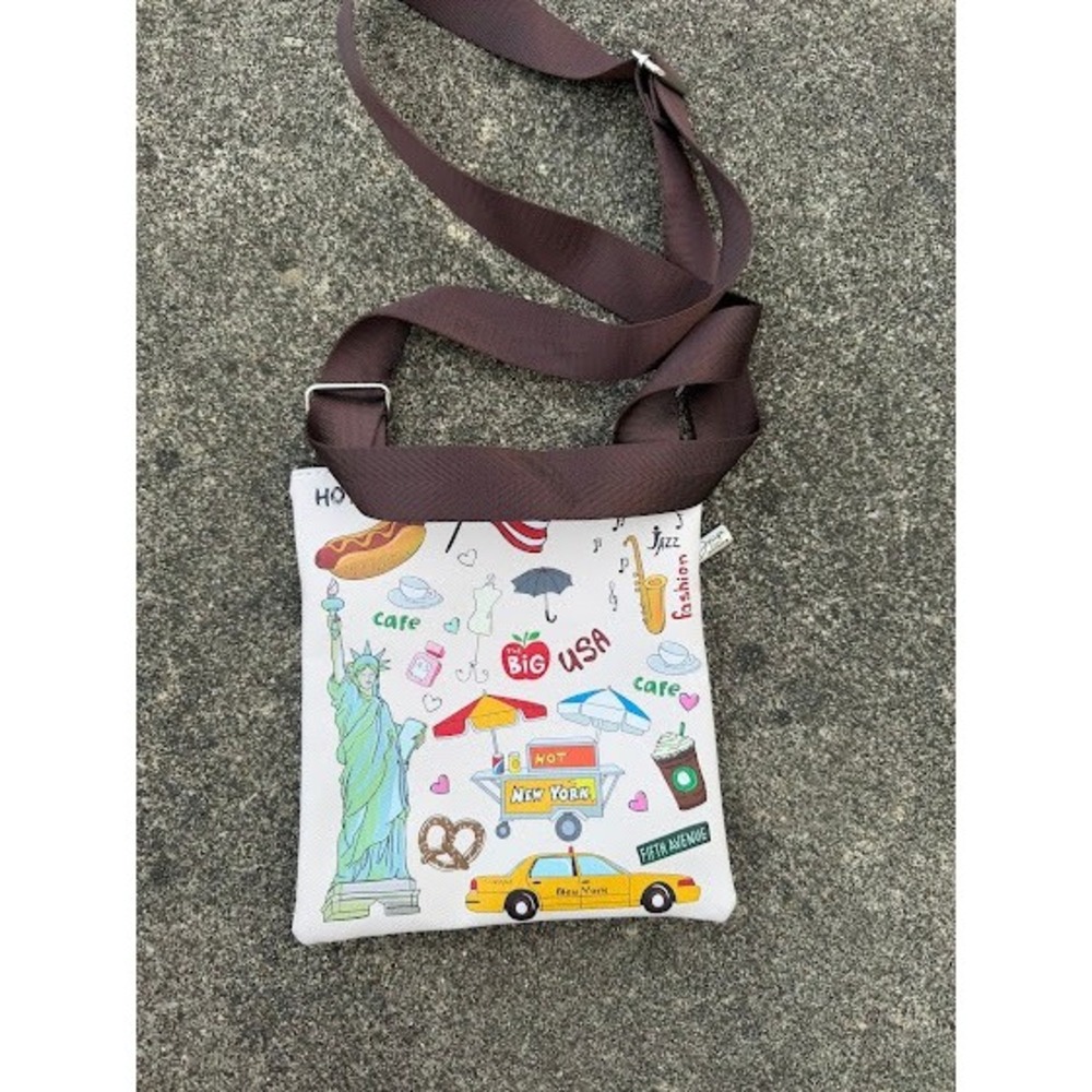 Design USA Souvenir New York City NYC Print Kids Crossbody Bag White Brown